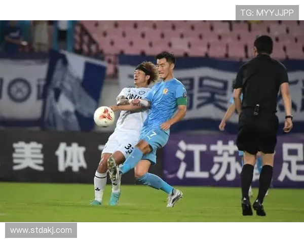 张煜东:逆转功臣感谢队友支持 雨天主场成制胜关键(2) 张煜东:逆转功臣感谢队友支持 雨天主场成制胜关键(2)