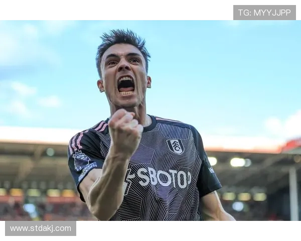 罗马 600 万欧锁定波兰新星!20 岁中卫加盟在即,加帅钦点补强 罗马 600 万欧锁定波兰新星!20 岁中卫加盟在即,加帅钦点补强